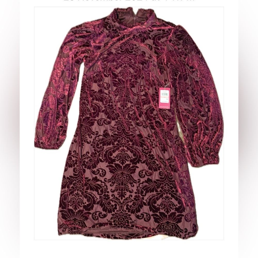 Camuto Velvet-Pattern 
Blouson-Sleeve Dress 
VC1M2504